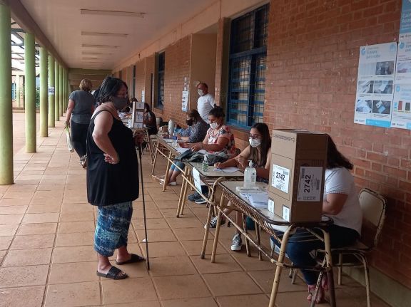 Un 35% del padrón sufragó durante la mañana en varios municipios de la zona Centro