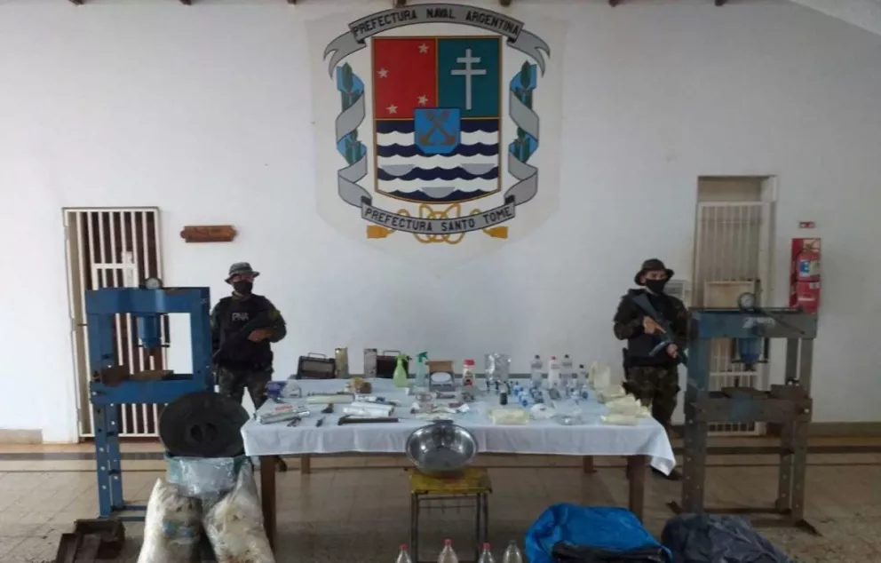 Desmantelaron cocina de cocaína a la vera del río en Santo Tomé