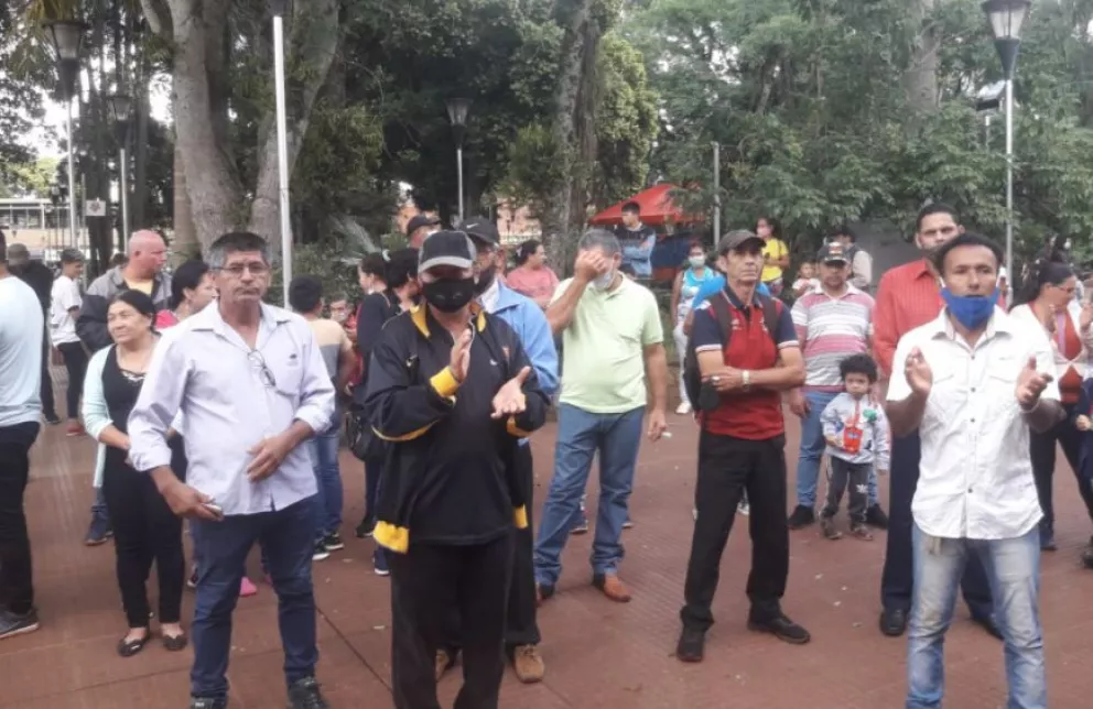  Vecinos de los barrios Paticuá y Schwelm de Eldorado se movilizaron en reclamo de agua potable