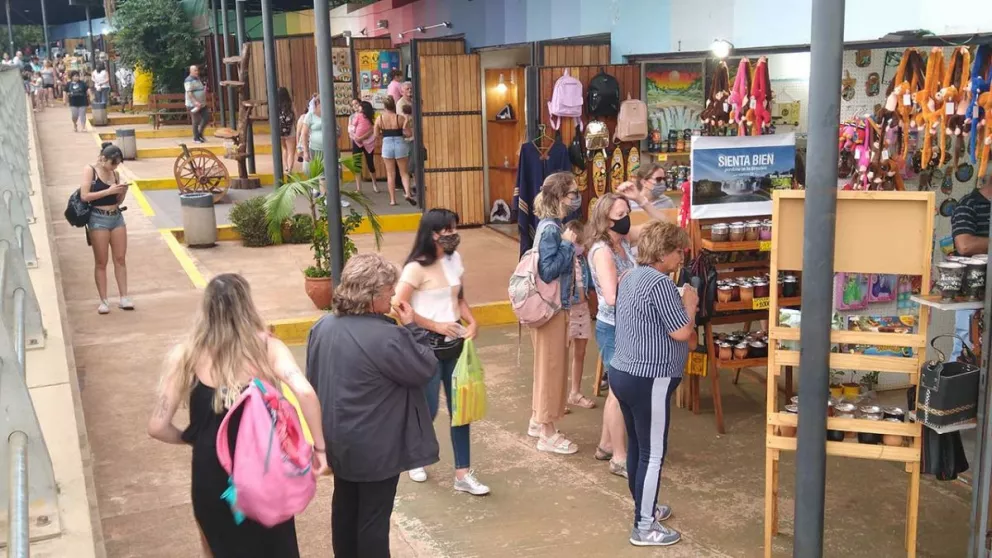 Tiendas de recuerdos de Iguazú no logran recuperar las ventas