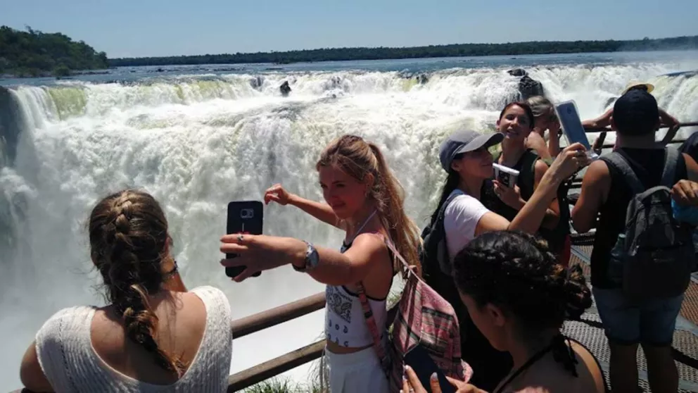 Cataratas a pleno, hoteles colmados y gran afluencia al Parque Iguazú