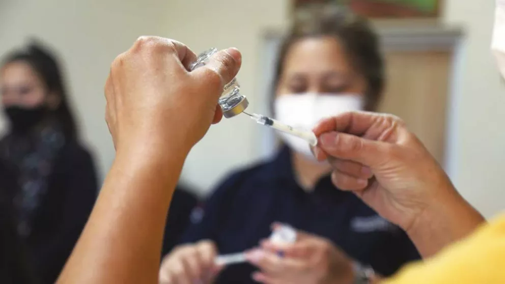 Vacunan a niños desde los 5 años en Paraguay