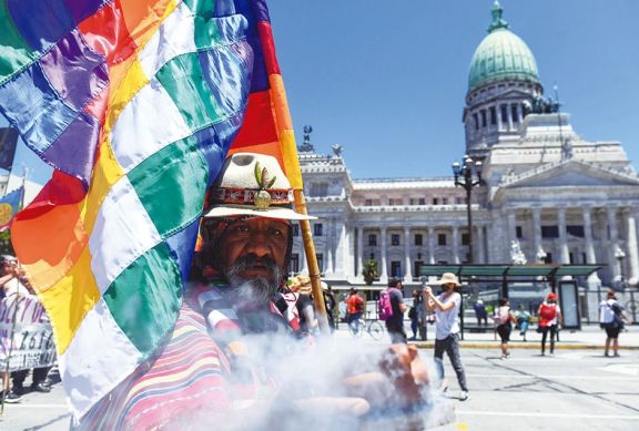 Sentirse cerca de su propia tierra Sentirse cerca de su propia tierra