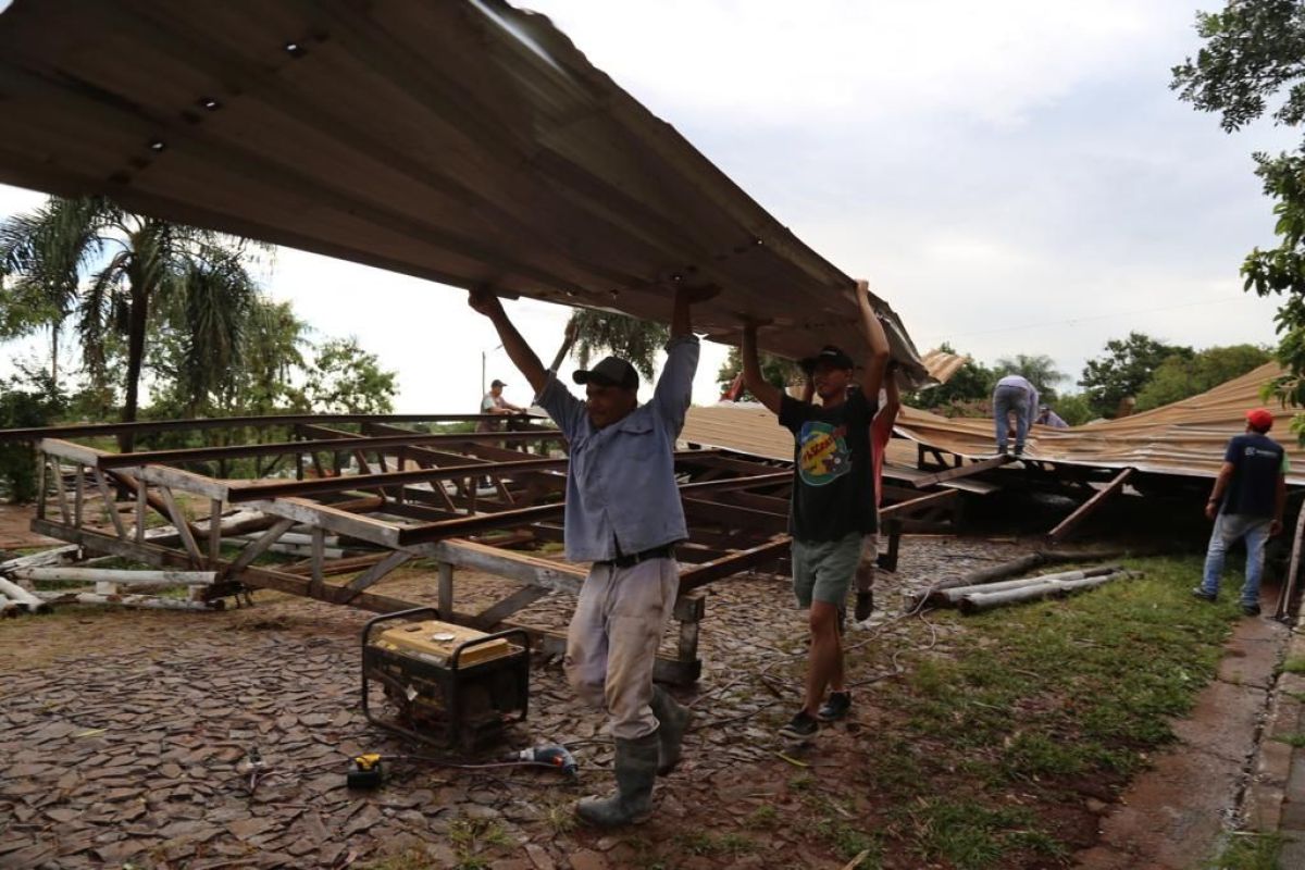 El temporal llegó con fuertes ráfagas de viento y afectó a varias localidades 
