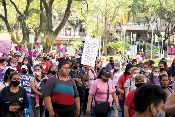 Cientos de mujeres salieron a las calles en contra de la violencia