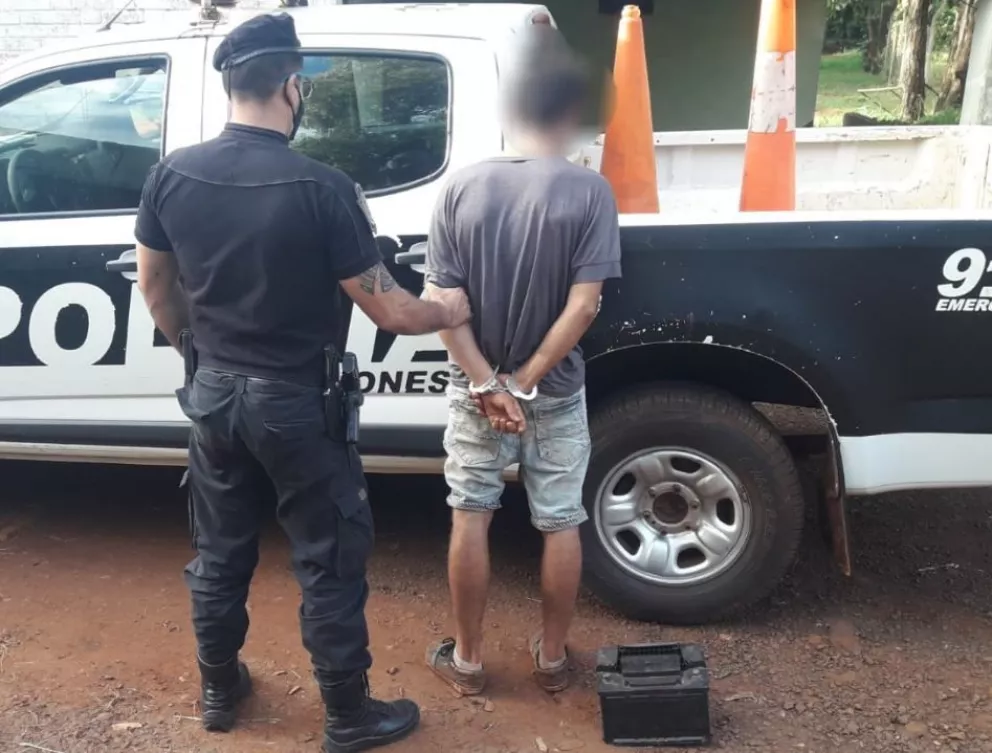 Detenido por robar elementos de un vehículo estacionado en Eldorado