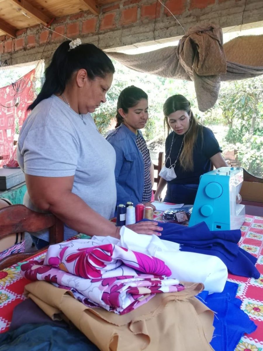 Cáritas promueve emprendimientos para generar trabajo en la comunidad Cáritas promueve emprendimientos para generar trabajo en la comunidad