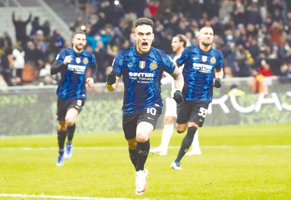 Inter ganó con gol del Toro Martínez y se arrimó a la cima