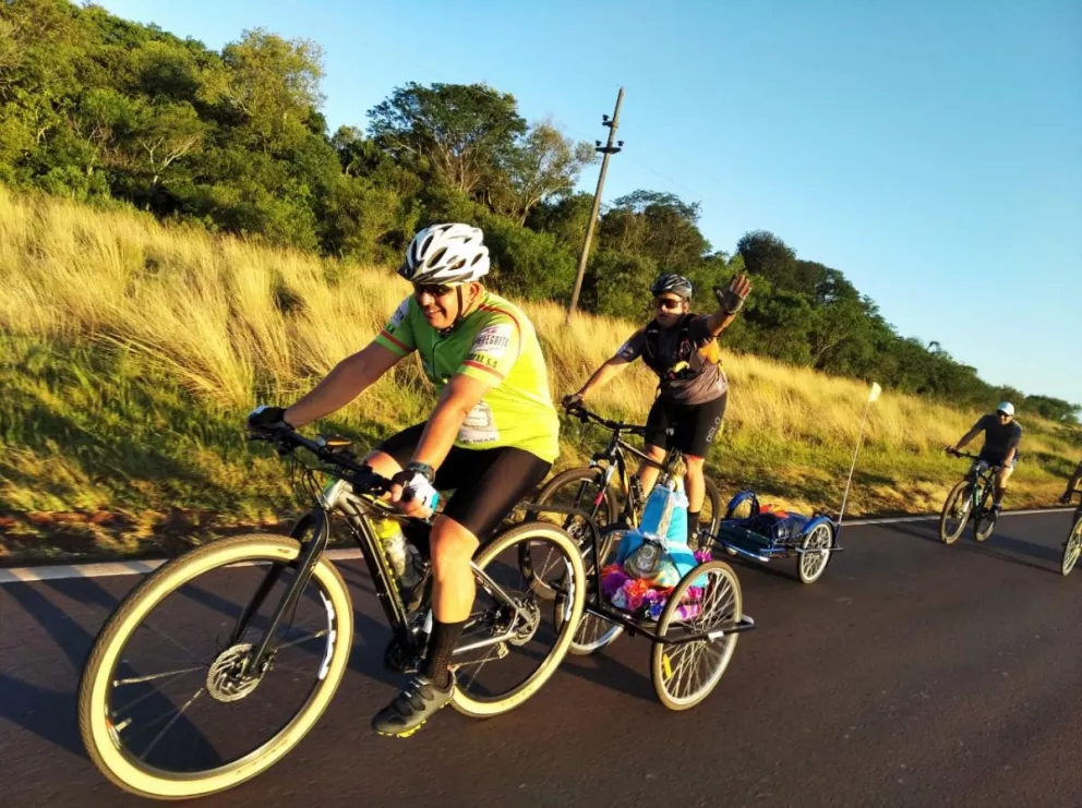 Ciclistas santotomeños partieron hacia Itatí 