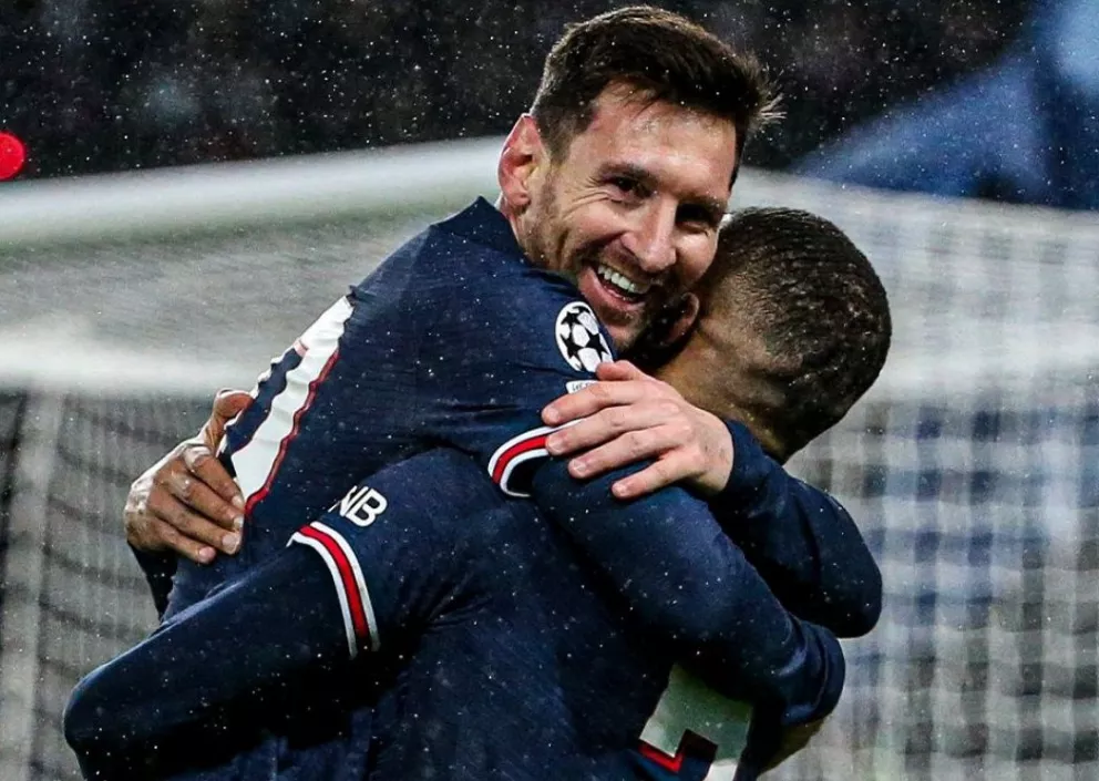Con dobletes de Messi y Mbappé, PSG goleó al Brujas en París