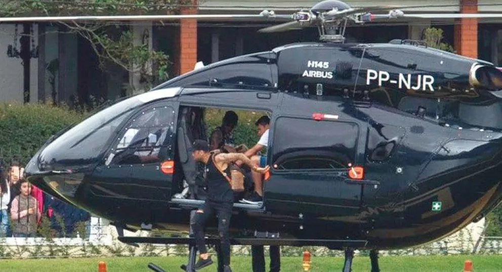 Neymar va a entrenar en helicóptero al estilo Batman