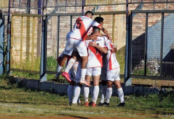 Torneo Regional: Guaraní goleó a Mitre y se aseguró el primer lugar en su zona