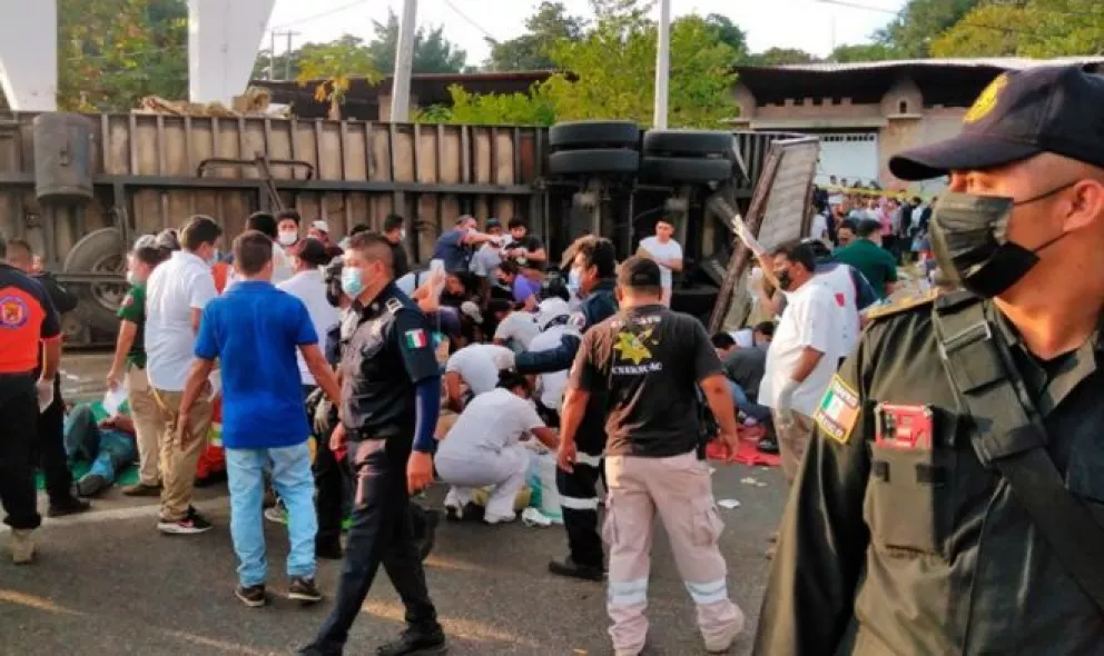 Ascienden a 54 los migrantes muertos tras un accidente vial en México