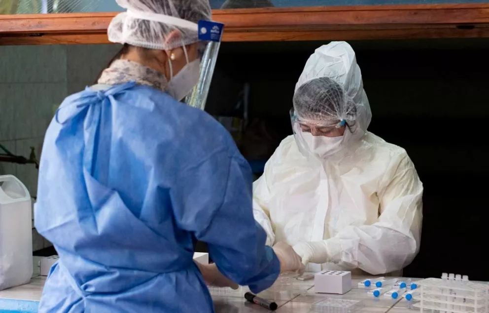 Reportan 16.950 nuevos contagios y otras 167 muertes por coronavirus en la Argentina