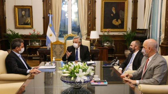 Tras el rechazo del presupuesto en Diputados, Alberto se reúne con Guzmán y Massa 