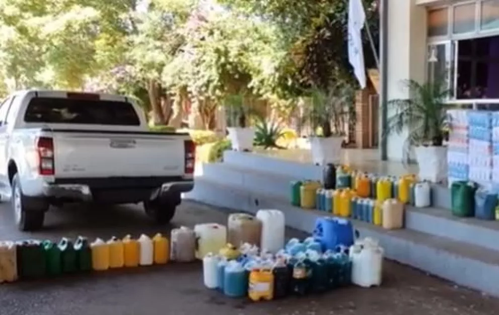 La venta callejera de combustible crece en Encarnación y en Misiones piden regular la atención a extranjeros