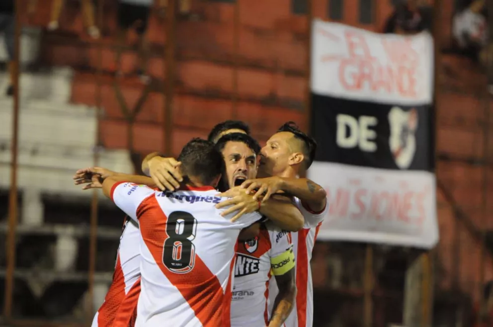 Regional Amateur: Guaraní goleó a Comunicaciones y está en cuartos