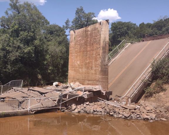 Alba Posse: se derrumbó el puente sobre arroyo Pindayti