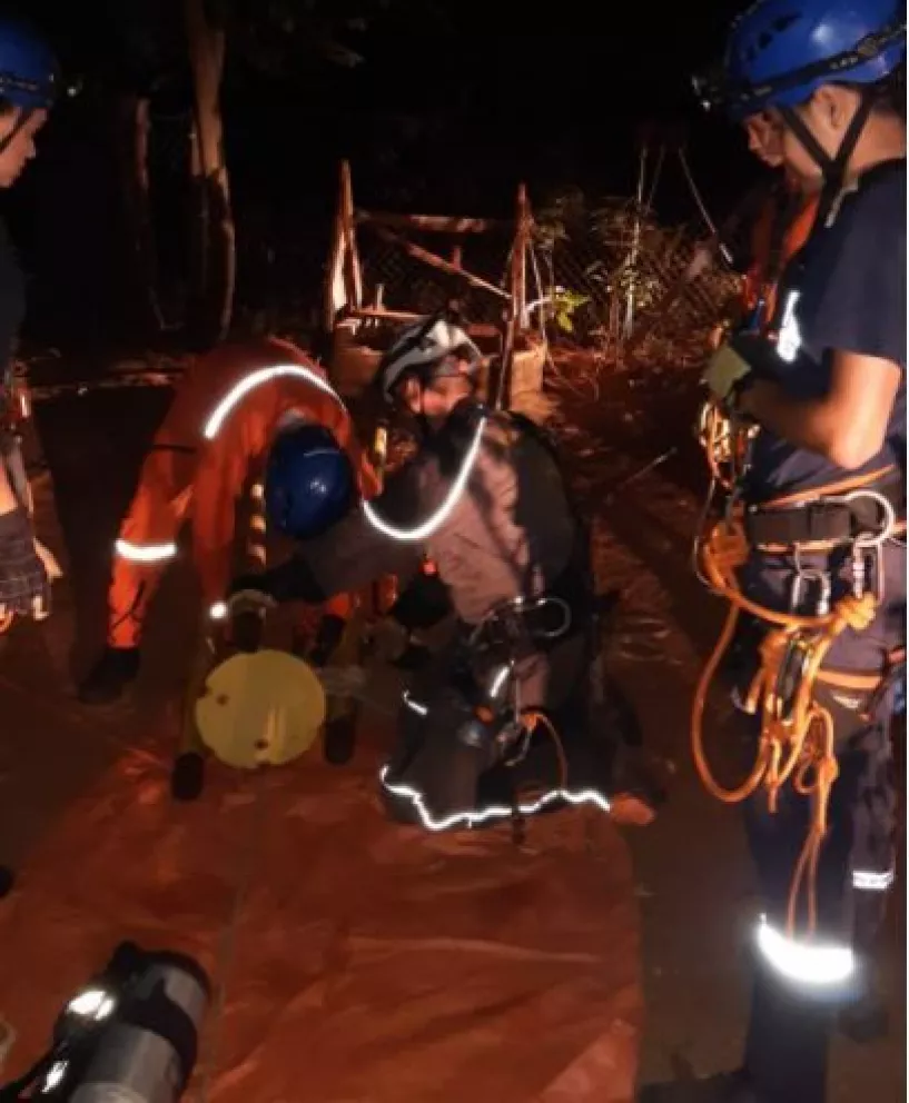 Iguazú: bomberos rescataron un cuerpo sin vida de un pozo de agua
