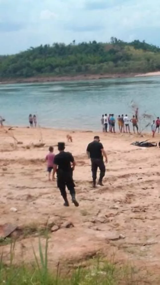 Hallaron el cuerpo sin vida de un adolescente en la costa del río Paraná en Puerto Piray