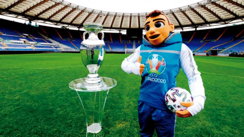 Infantino cree que también la Eurocopa se podría desarrollar cada dos años