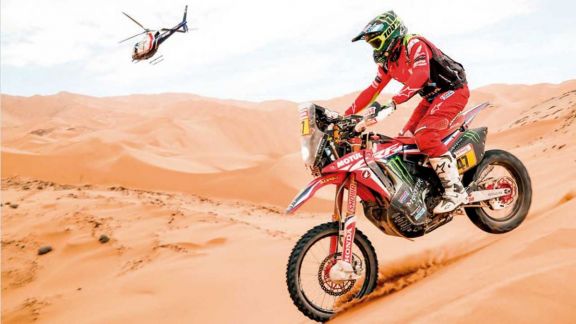 Benavides salta al tercer puesto en motos tras clasificarse segundo en la etapa 7 del Dakar