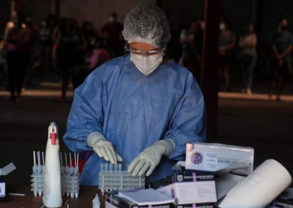Aumenta la demanda de hisopados en laboratorios públicos y privados