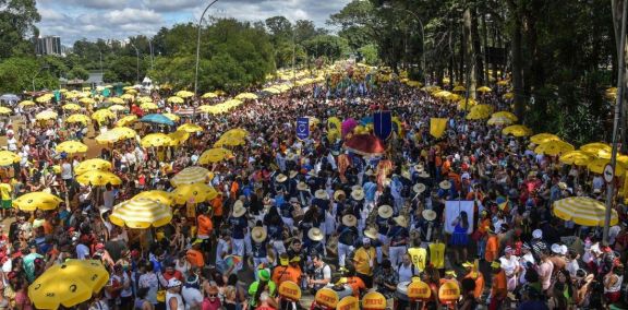 La variante ómicron avanza en Brasil y suspenden los carnavales callejeros en varias ciudades