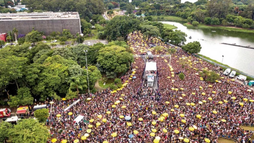 Por el rápido avance de Ómicron no habrá carnaval de calle en Río