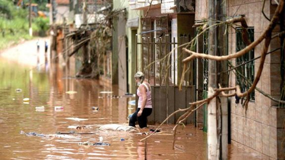 Fuertes lluvias dejan muertos y miles de damnificados en Brasil Fuertes lluvias dejan muertos y miles de damnificados en Brasil