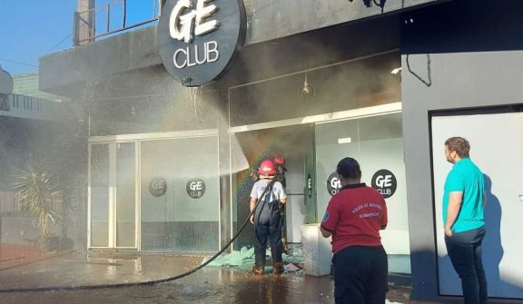 Bomberos lograron sofocar incendio en boliche Ge Club de Puerto Rico