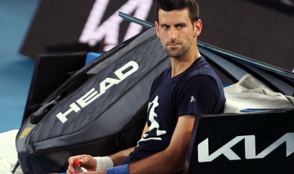 Djokovic fue traslalado al centro de detención de inmigrantes