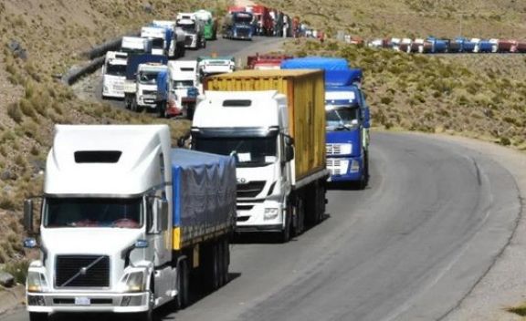 Por el efecto Ómicron, más de mil camiones argentinos varados en la frontera con Chile