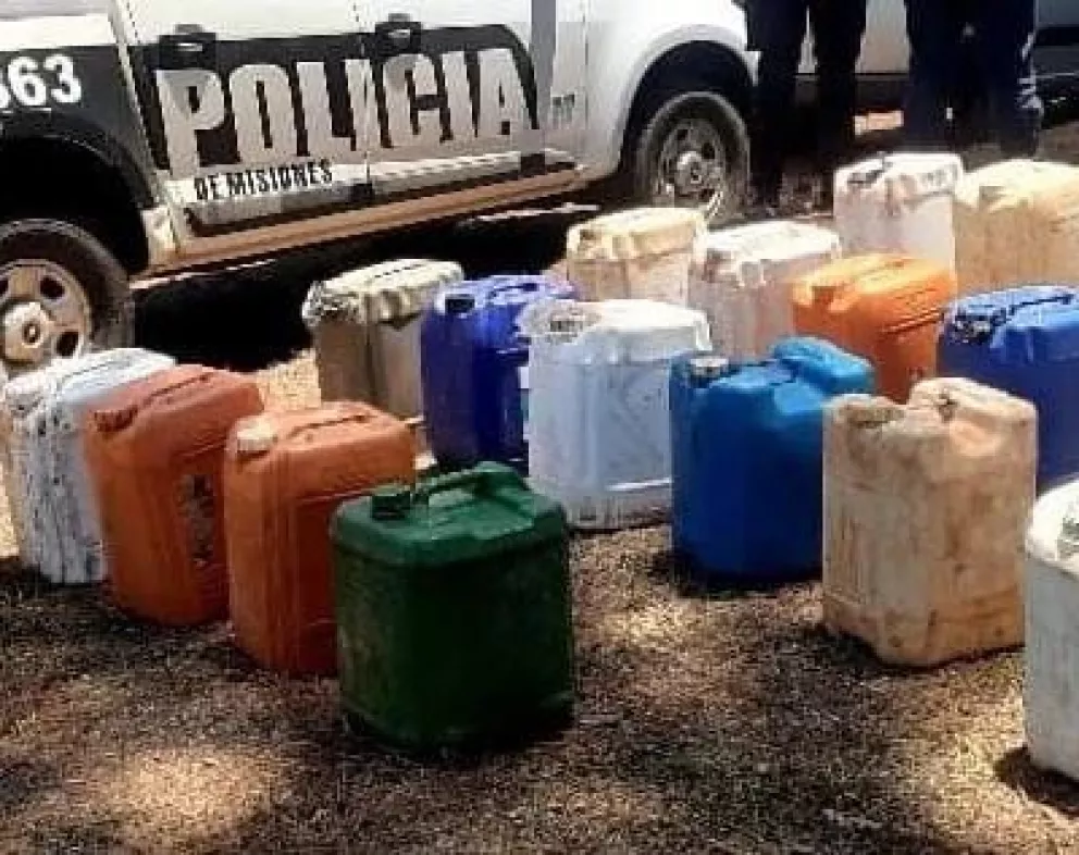 El Alcázar: secuestraron 22 bidones de combustible transportados de manera precaria 