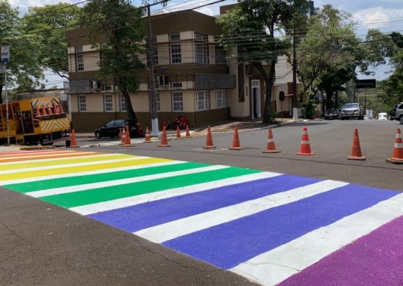 Foz do Iguazú: pintaron la senda peatonal en homenaje a la comunidad LGBTQ