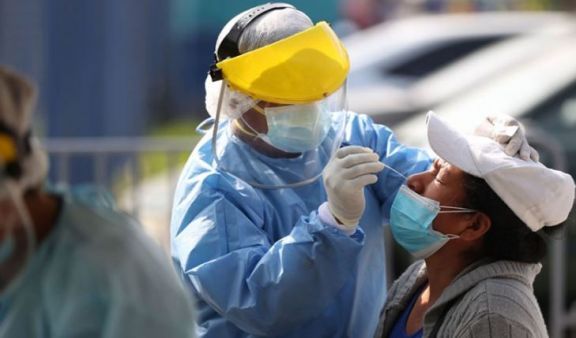 Perú superó los tres millones de casos de coronavirus, casi el 10% de su población