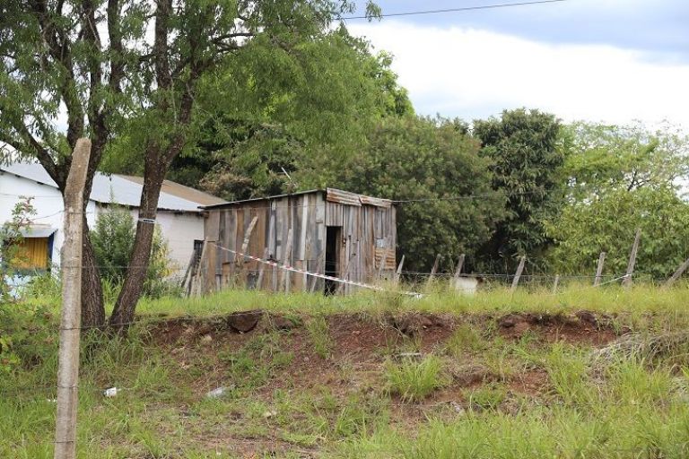 Encontró A Su Papá Muerto En Un Pastizal Lindante A La Casa, Con Cortes ...