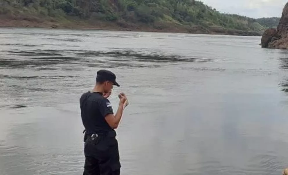 Iguazú: encontraron en el Paraná un cadáver flotando con disparos en el pecho y las manos atadas 