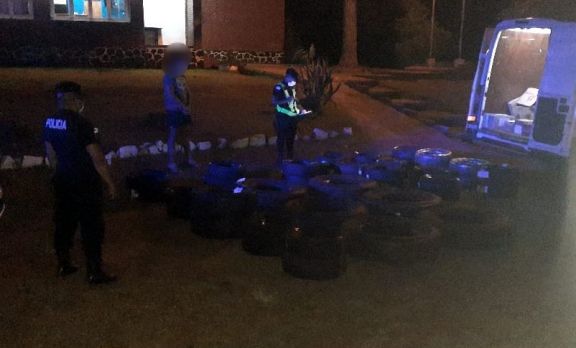 Incautaron neumáticos de contrabando en El Alcázar