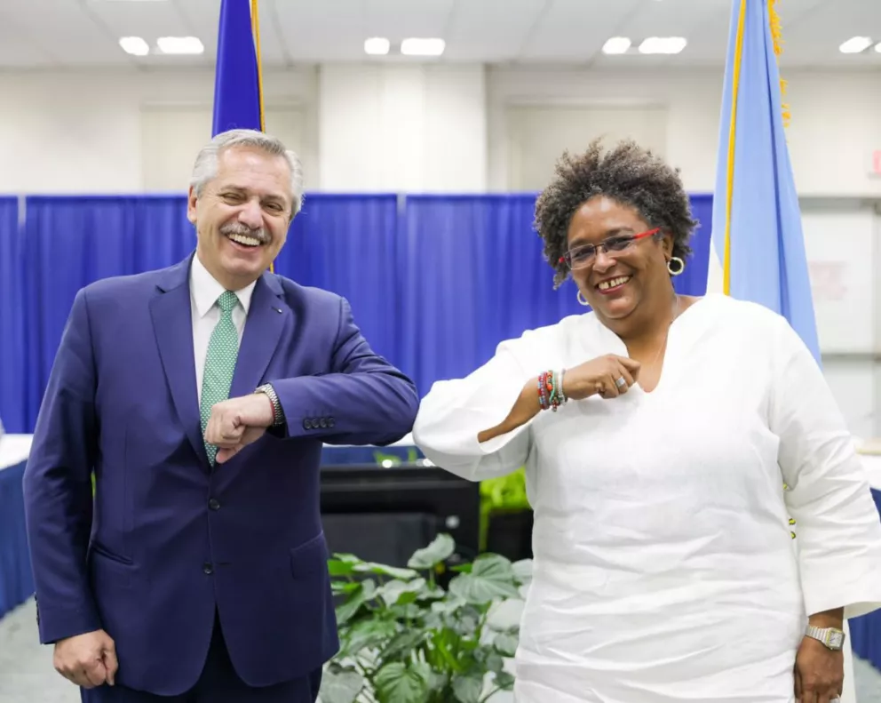 Con la cooperación como eje, Fernández se reunió con la primera ministra de Barbados