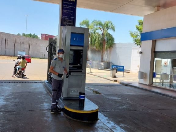 Segundo día sin combustible en Candelaria, situación que afecta también a otras localidades