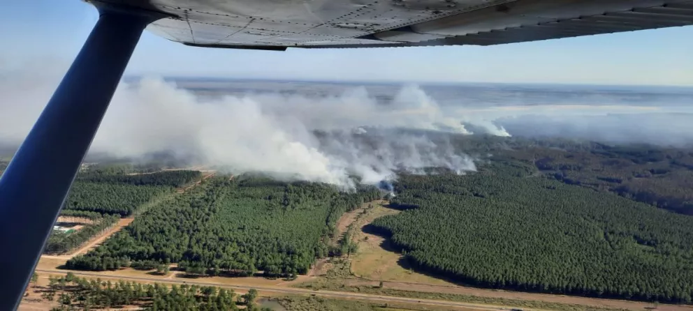 El fuego no da tregua en Ituzaingó y las llamas afectan el parque industrial y propiedades cercanas
