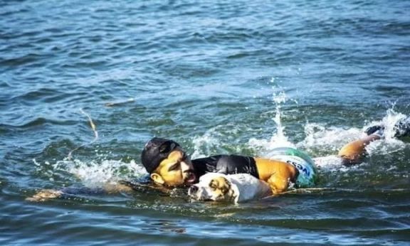 Oficial de Policía rescató a un can en el arroyo Mártires