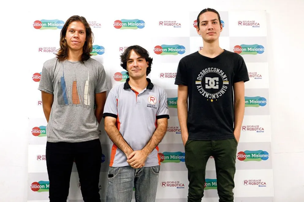 Estudiantes misioneros desarrollan un nanosatélite