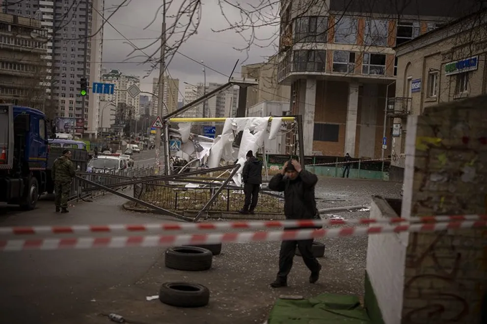 Ucrania informó 57 muertos y 169 heridos en el primer día de incursión rusa a su territorio