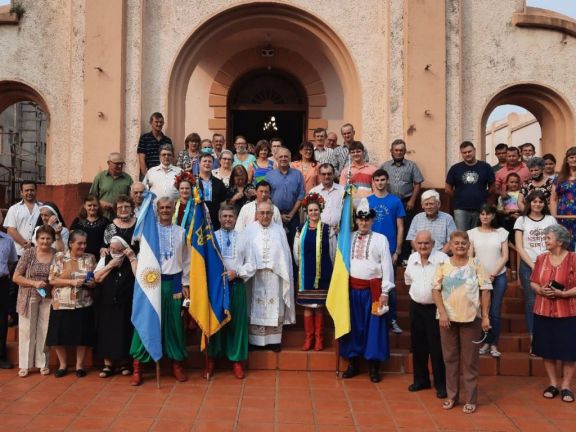 Comunidad Ucraniana de Apóstoles expresó su rechazo y preocupación por los ataques rusos