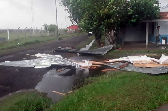 En Ituzaingó el temporal provocó serios destrozos 