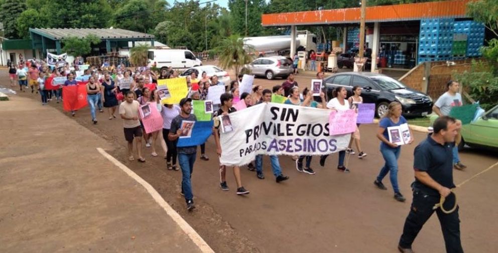 Frente a la comisaría pidieron justicia para las víctimas y la captura de Kozak