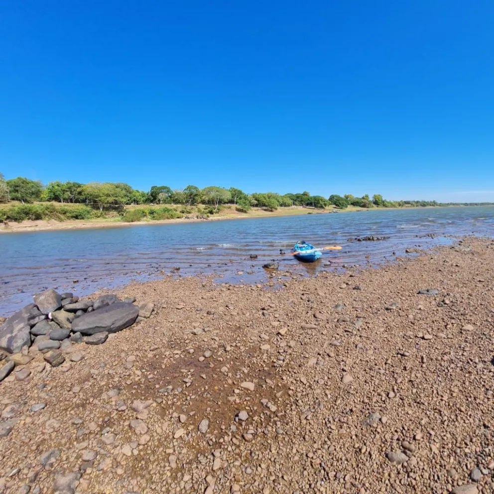 Persiste la bajante del río Uruguay en Santo Tomé