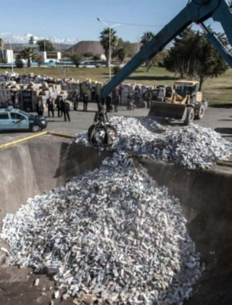 Destrucción de dos millones de cigarrillos en Mendoza.